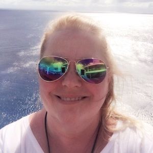 Meet your Posher, Constance